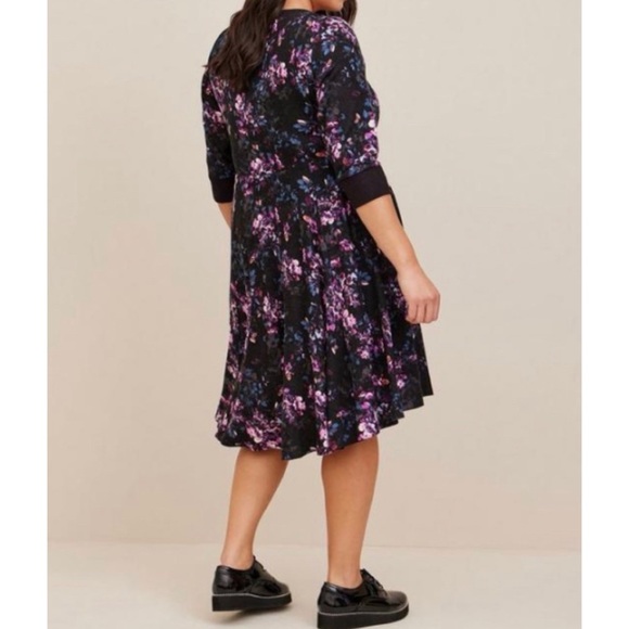 🆕 Floral Super Soft Plush V-Neck Skater Dress 0 L 12 NWT Torrid New! Black - Picture 2 of 5
